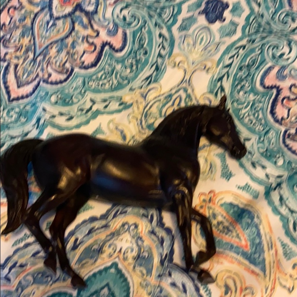 Dark brown Breyer mare